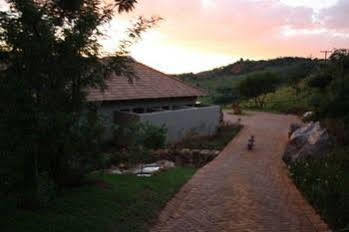 Eagles Nest Estate Guest House Йоханнесбург Экстерьер фото